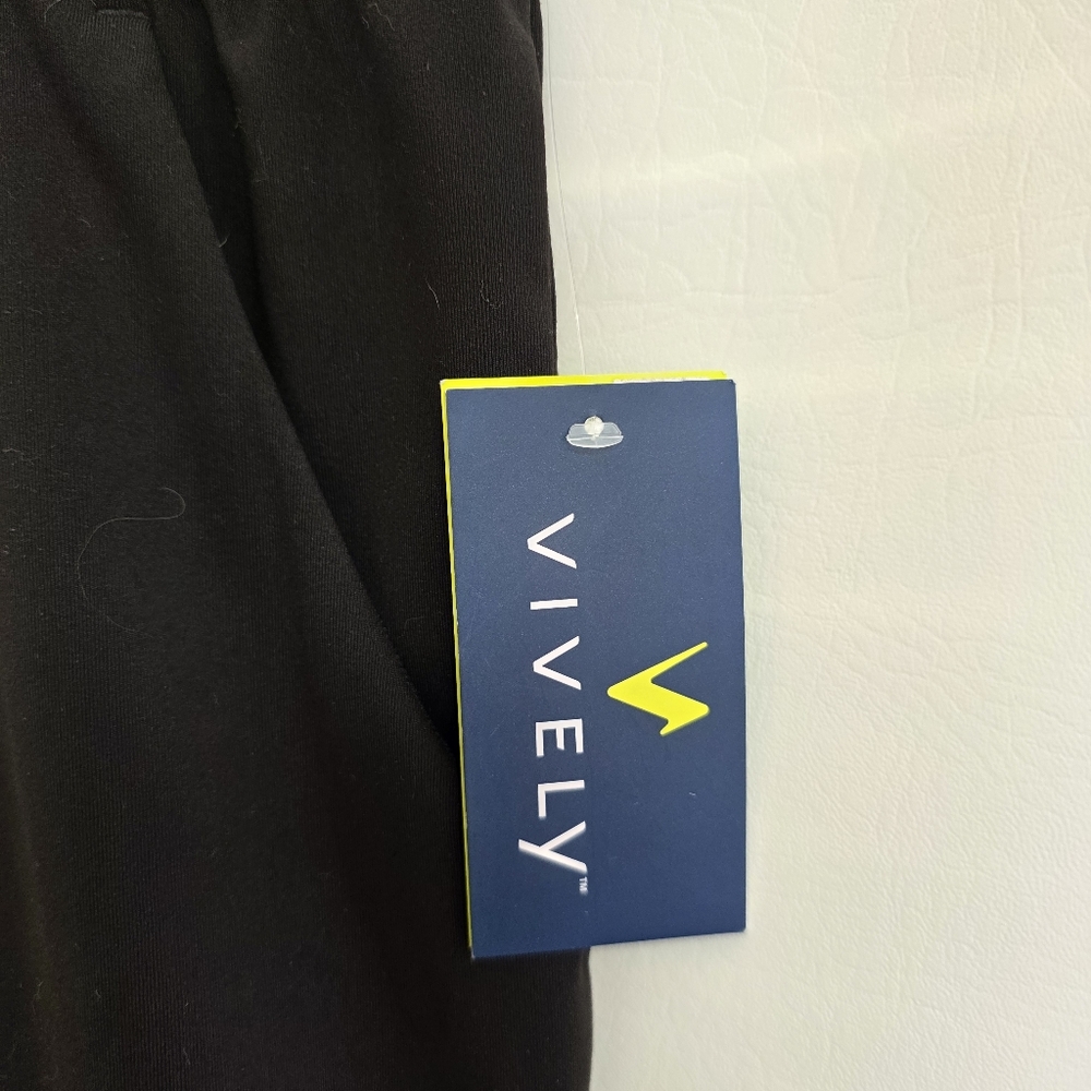 Vively Plus Size Women's Pull-on Shorts Size 1X - Picture 2 of 5